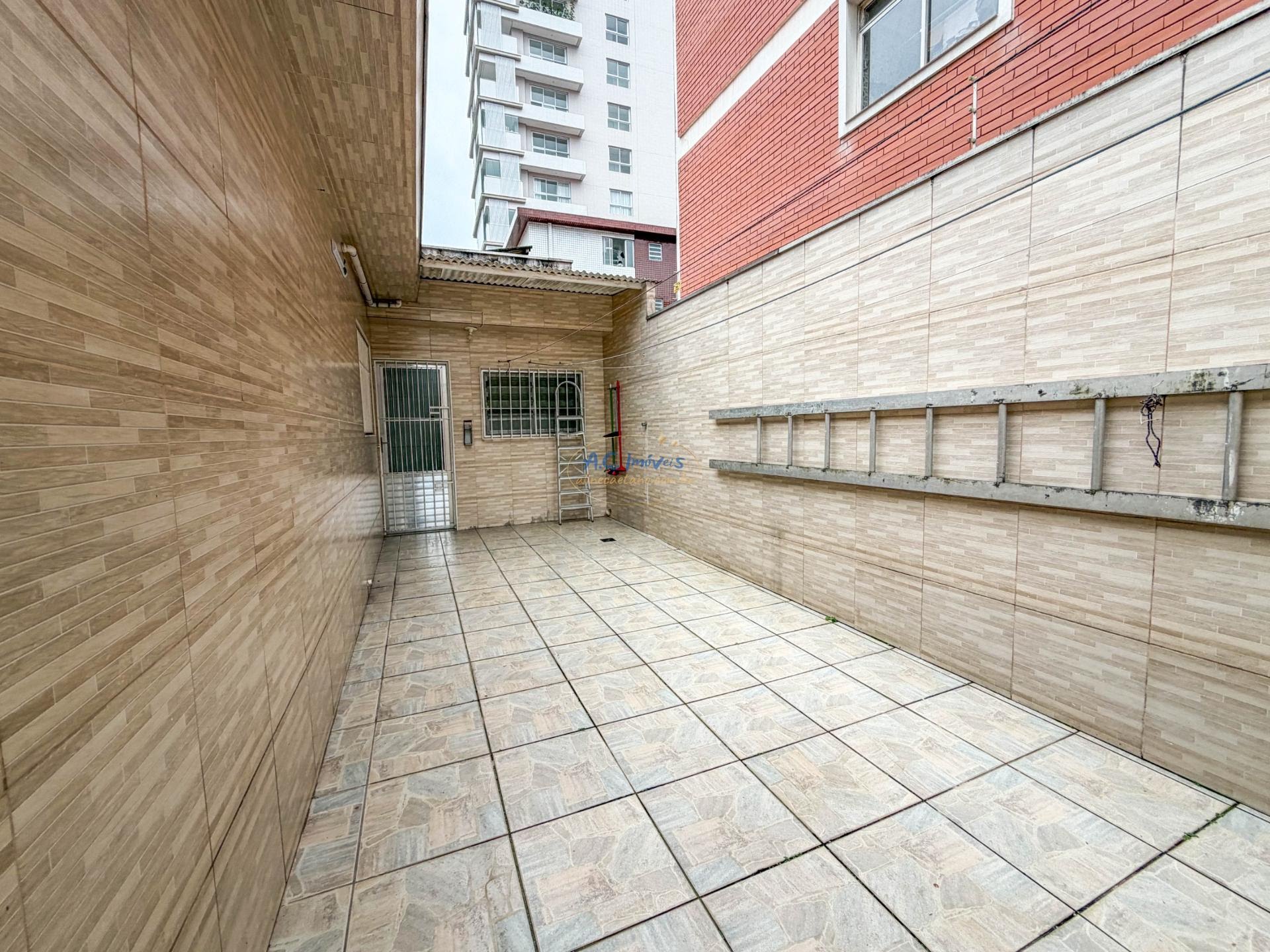 Casa à venda com 1 quarto, 1 banheiro, 1 vaga e 50m² no Canto do Forte, Praia Grande — foto principal