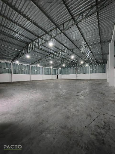 Descubra uma excelente oportunidade para o seu negócio em Cidade Alta, Araranguá! Este pavilhão comercial oferece 720m² de área útil, ideal para empresas que buscam espaço, versatilidade e uma localiz