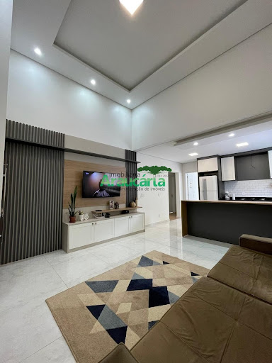 Sala ampla com pé direito duplo
