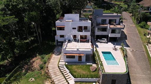Preço de Oportunidade! 398 m², Duas Casas em Uma – Village das Conchas