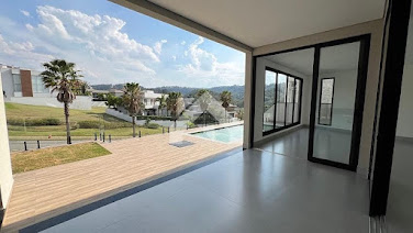 Casa de Condomínio em Tamboré com 4 Suítes e 350m²