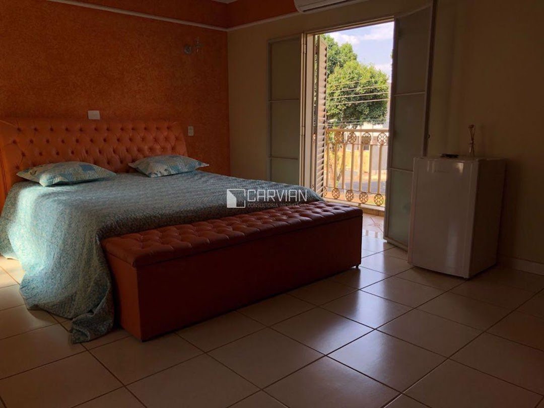 Casa à venda com 4 quartos, 1 suíte, 4 vagas e 335m² no Jardim Califórnia, Ribeirão Preto (SP) — foto 17 de 24