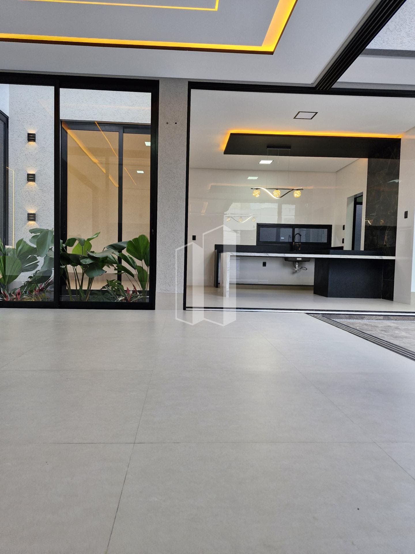 Casa à venda com 4 quartos, 4 suítes, 4 vagas e 238m² no Moinho dos Ventos, Goiânia (GO) — foto 3 de 11
