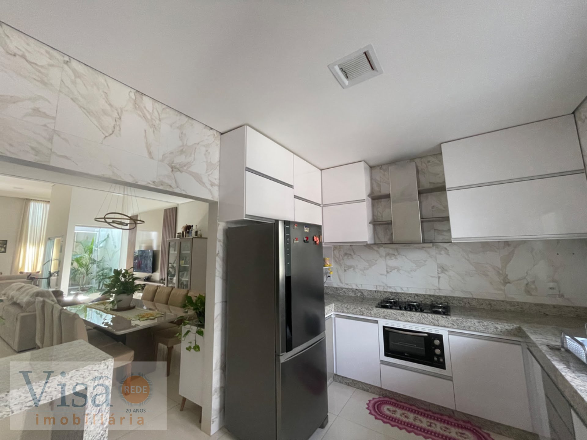 Casa à venda com 3 quartos, 2 suítes, 2 vagas e 250m² no Jardim Serrano, Paracatu (MG) — foto 2 de 30