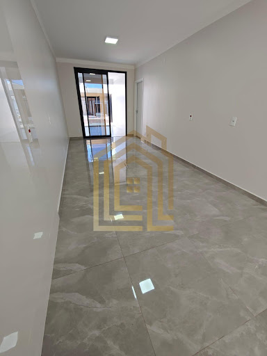 Casa em Floresta, Cascavel: 2 Dormitórios e 1 Suíte