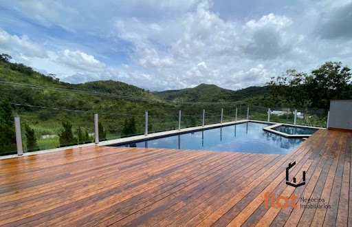 Casa de Alto Padrão à Venda no bairro Dona Flor - Pará de Minas