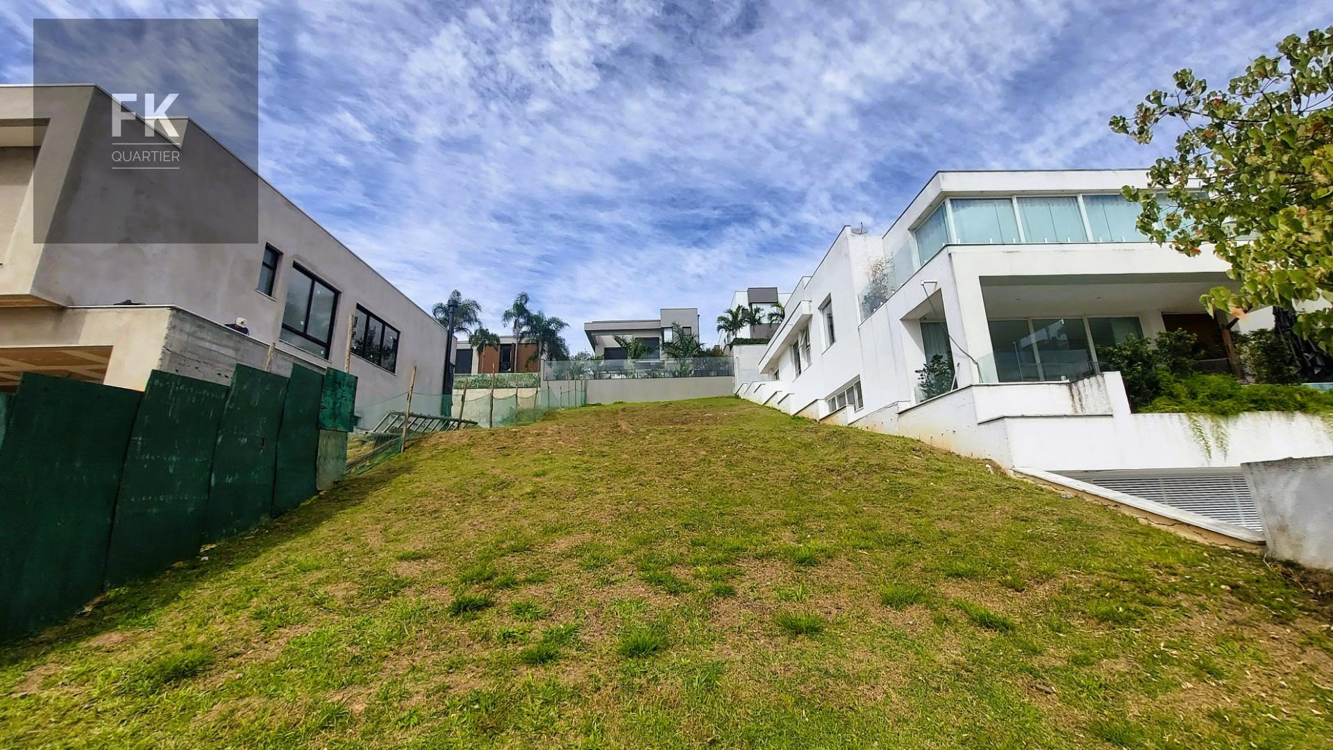 Terreno à venda com 490m² de terreno no Alphaville, Santana de Parnaíba (SP) — foto 2 de 3