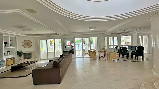 Casa 5 suites a 100 metros do mar em Jurerê Internacional  