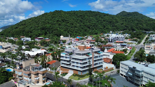 Apartamento garden com 4 suítes em Caiobá