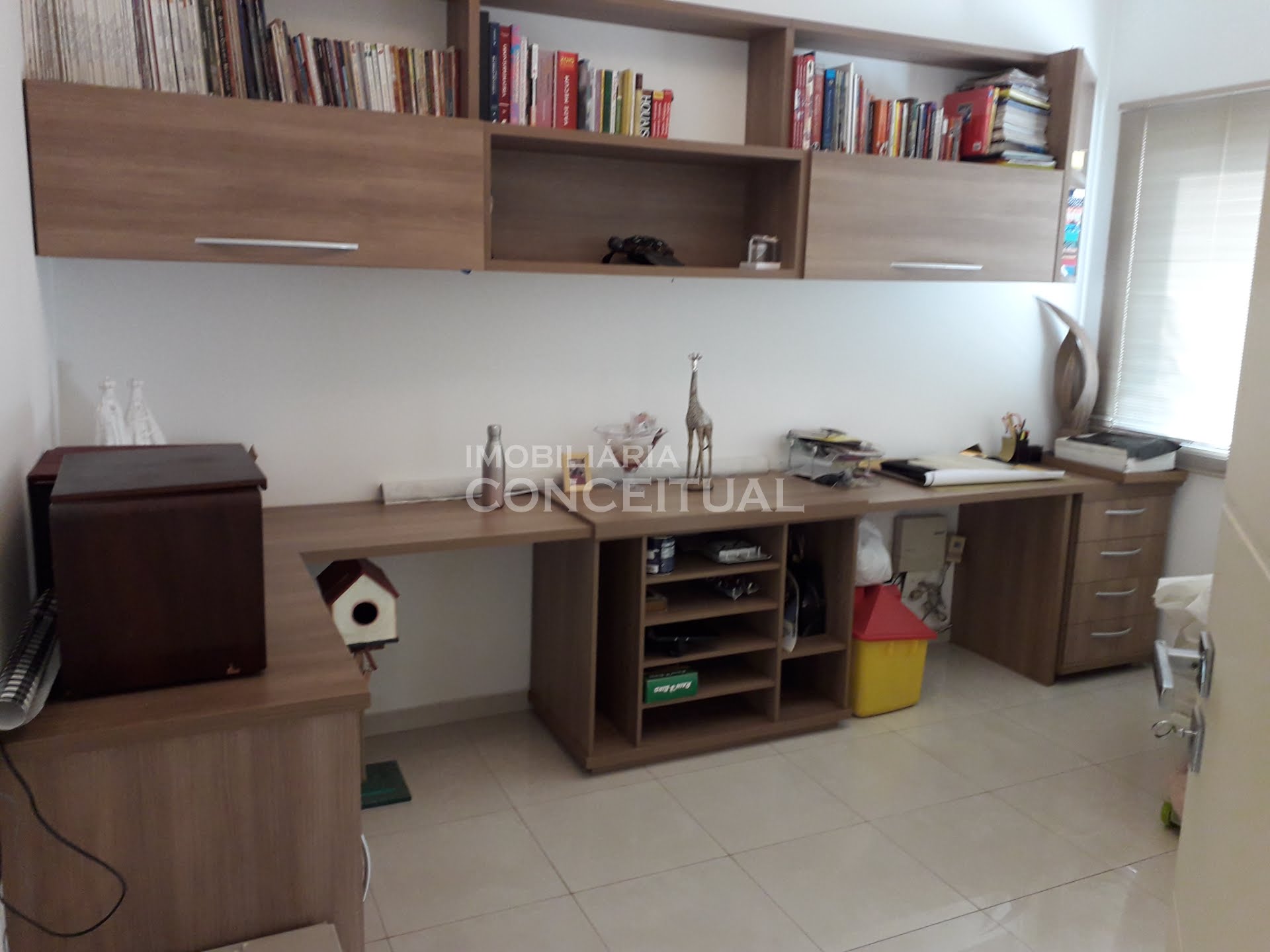 Escritório com Banheiro