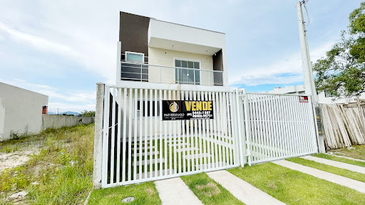 Sobrado à venda em Guaratuba, 3 quartos, 160m²