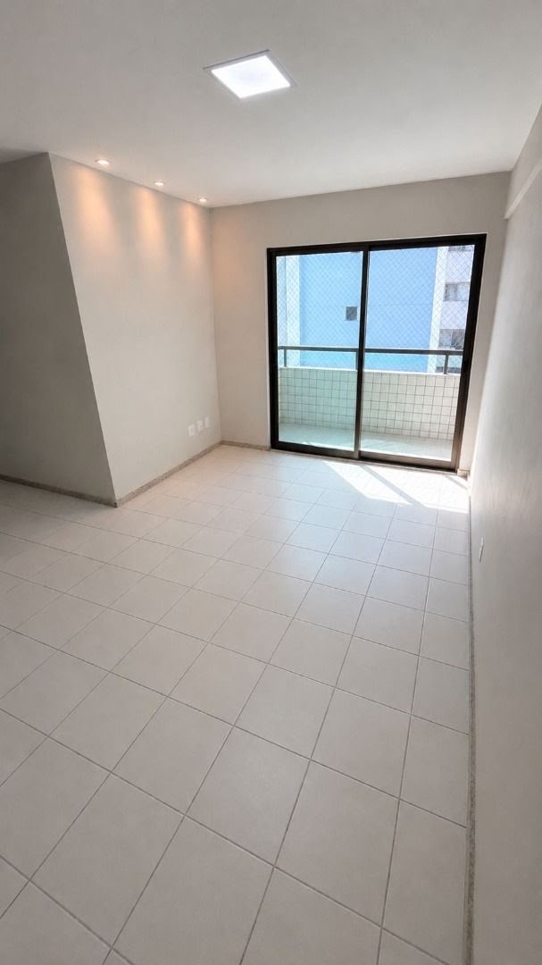 Apartamento à venda com 2 quartos, 1 suíte, 1 vaga e 69m² no Casa Amarela, Recife (PE) — foto 2 de 12