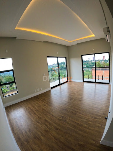 Triplex com elevador a venda no condomínio Porto Madeiro em Foz do Iguaçu. 