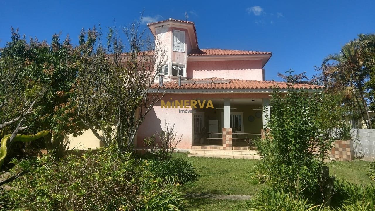 Casa de Alto Padrão com 1.000m² de Terreno no Vilarejo Cabreúva – 4 Dormitórios, Lazer Completo e 330m² Construídos