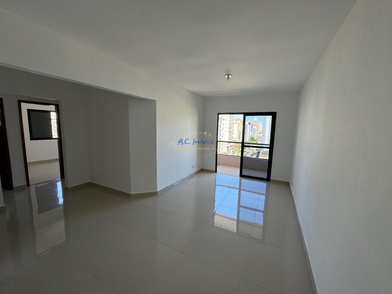Apartamento à venda com 2 quartos, 2 banheiros, 1 vaga e 76m² no Guilhermina, Praia Grande — foto principal