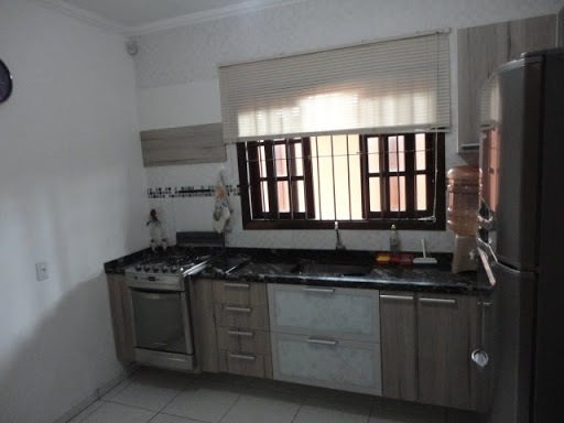 COZINHA COM ARMÁRIOS PLANEJADOS