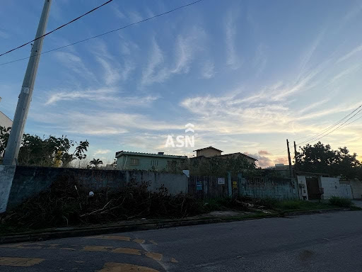Terreno plano próximo à praia em Recreio - Rio das Ostras, RJ