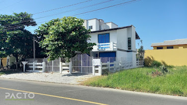 Casa no Centro  -  Balneário Arroio do Silva SC.