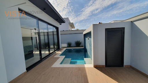 QUINTAL COM PISCINA