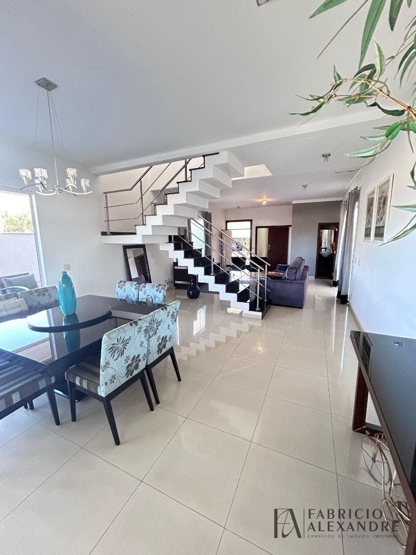 Casa à venda com 4 quartos, 6 banheiros, 4 vagas e 300m² no Figueira I, São José do Rio Preto — foto principal