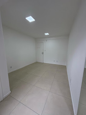 Sala em Centro  -  Pelotas
