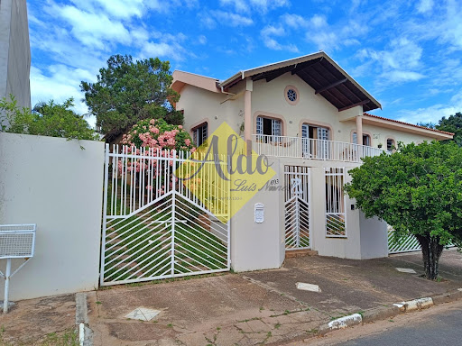 Casa com edícula em Jd Itaquerê  -  São Pedro