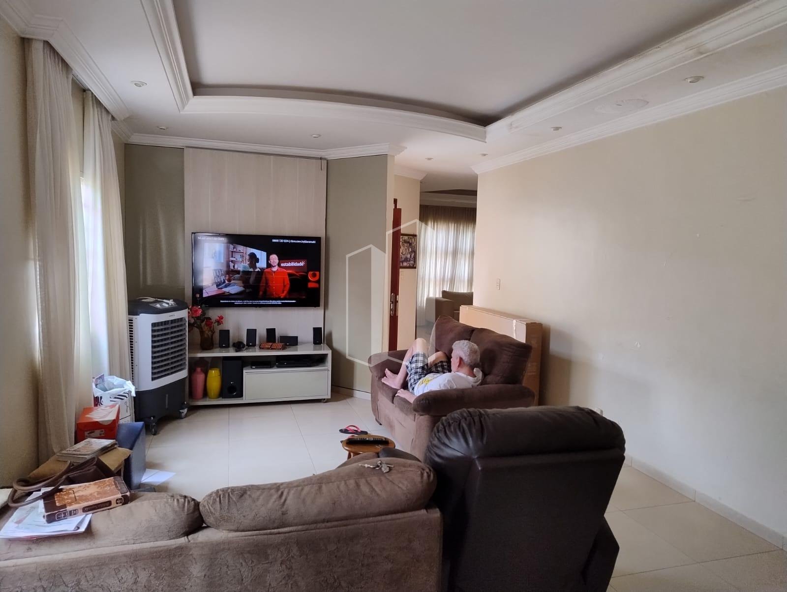 Casa à venda com 3 quartos, 2 suítes, 4 vagas e 320m² no Setor Sudoeste, Goiânia (GO) — foto 2 de 7