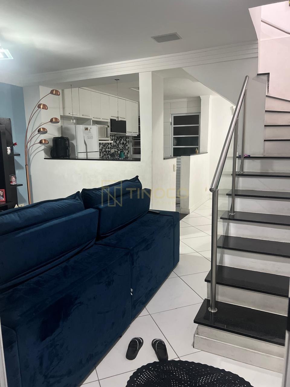Casa com 2 dormitórios 