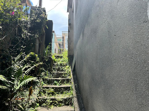 Escadas de acesso ao fundo