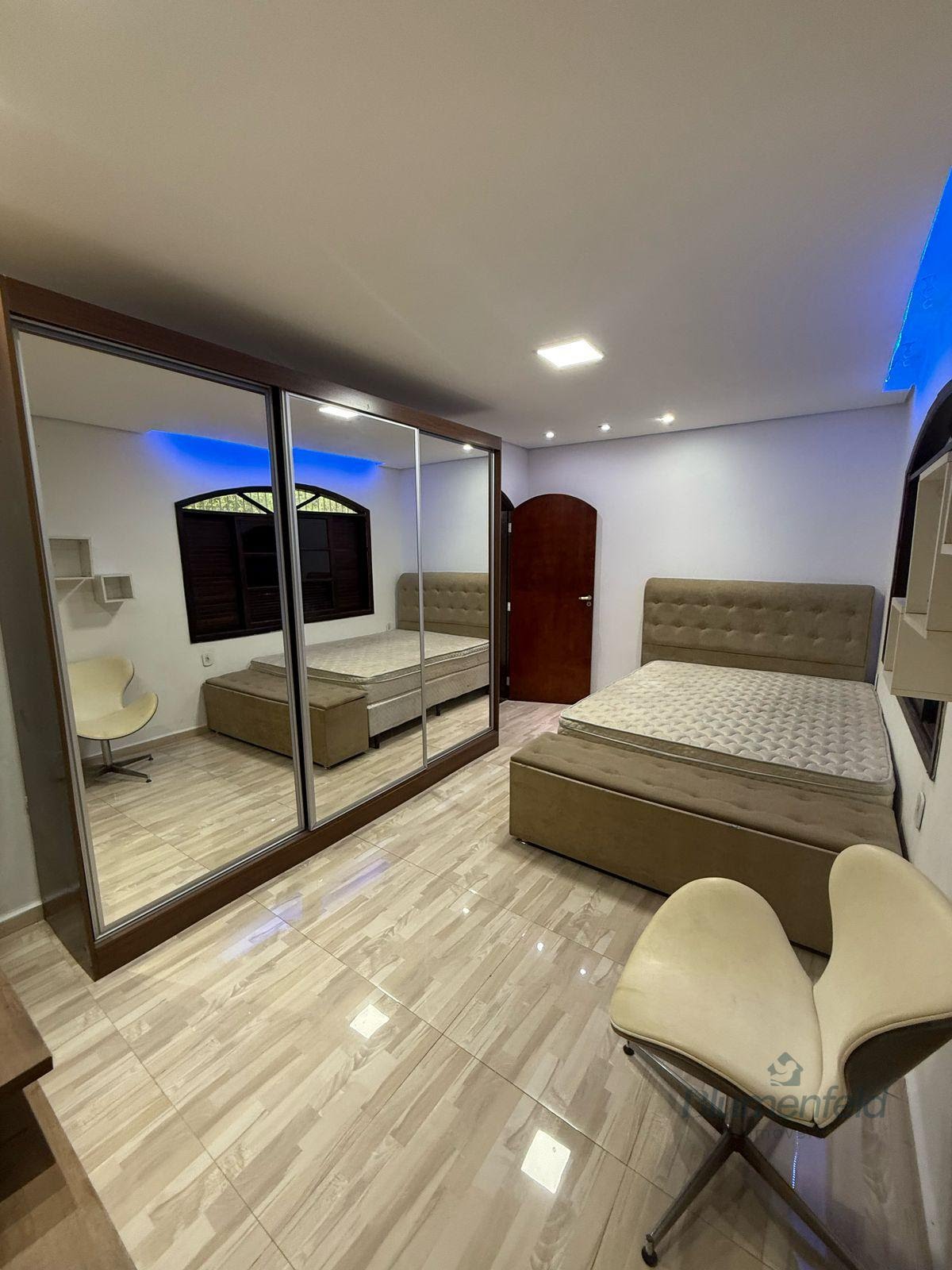 Casa para alugar com 5 quartos, 2 suítes, 4 vagas e 250m² no Vila Arujá, Arujá (SP) — foto 6 de 25
