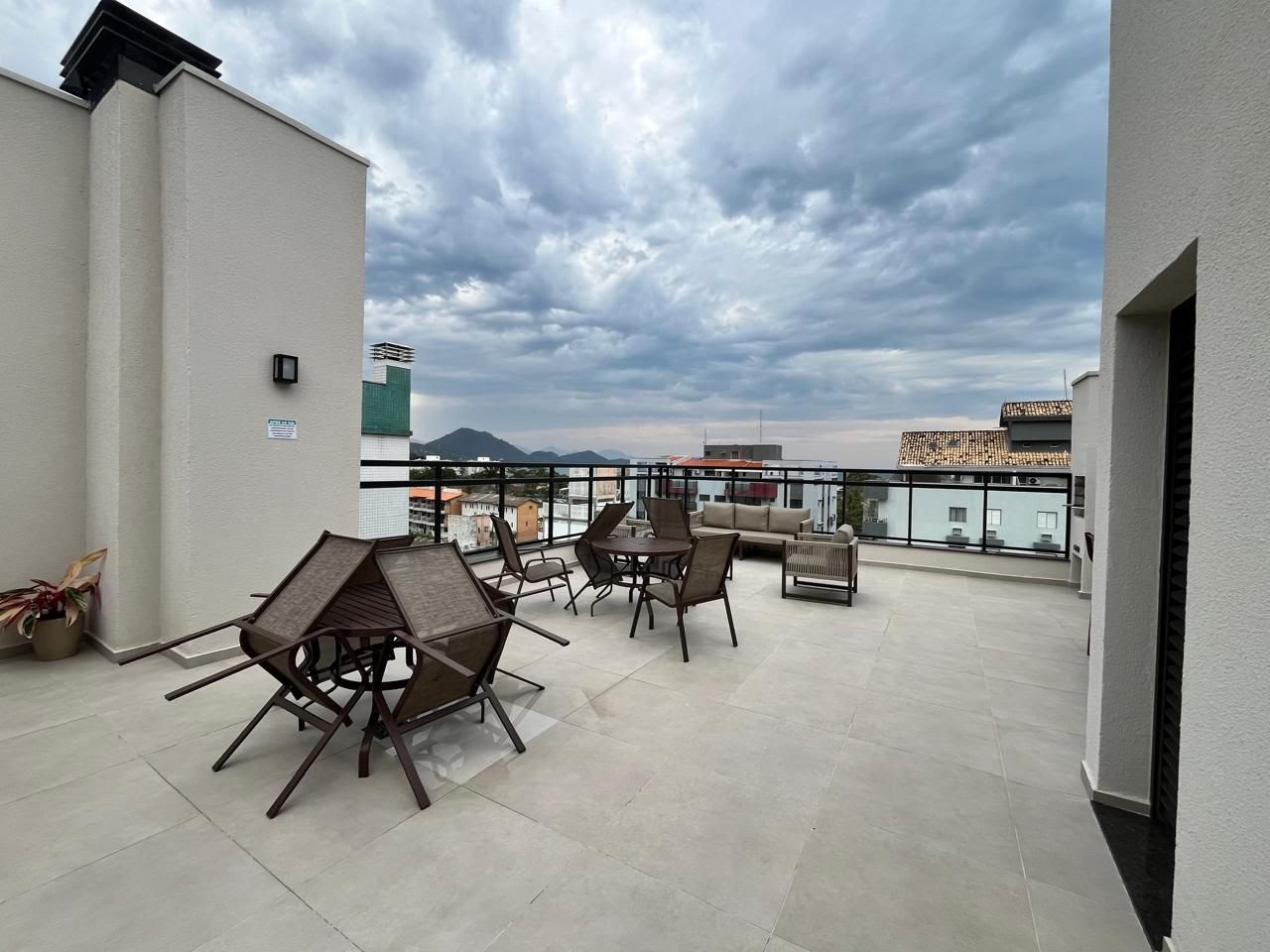 Apartamento à venda com 1 quarto, 2 banheiros, 1 vaga e 40m² no Toninhas, Ubatuba (SP) — foto 3 de 9