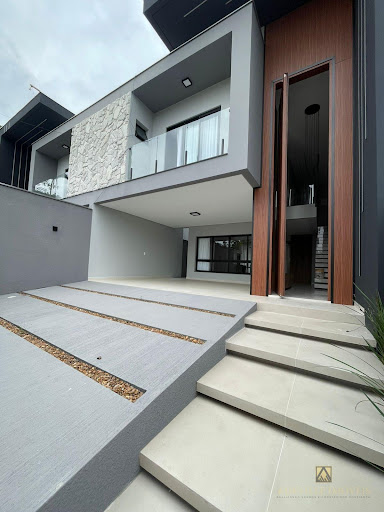 Casa de Alto Padrão no Bairro Glória | 3 Suítes | JOINVILLE