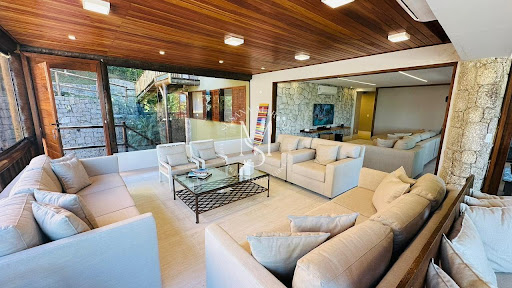Apartamento de Luxo com Vista para o Mar em Mombaça – Angra dos Reis/RJ