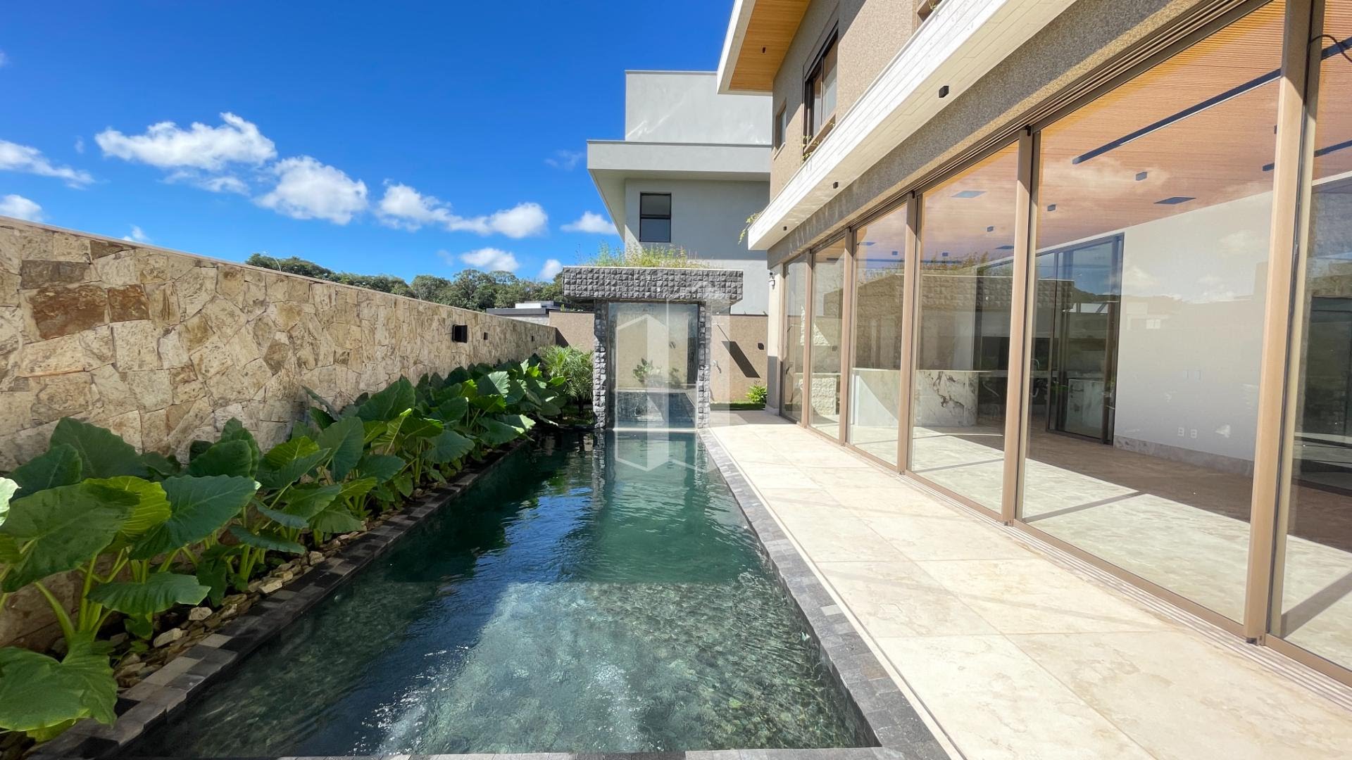 Casa à venda com 5 quartos, 5 suítes, 6 vagas e 440m² no Jardins França, Goiânia (GO) — foto 7 de 30