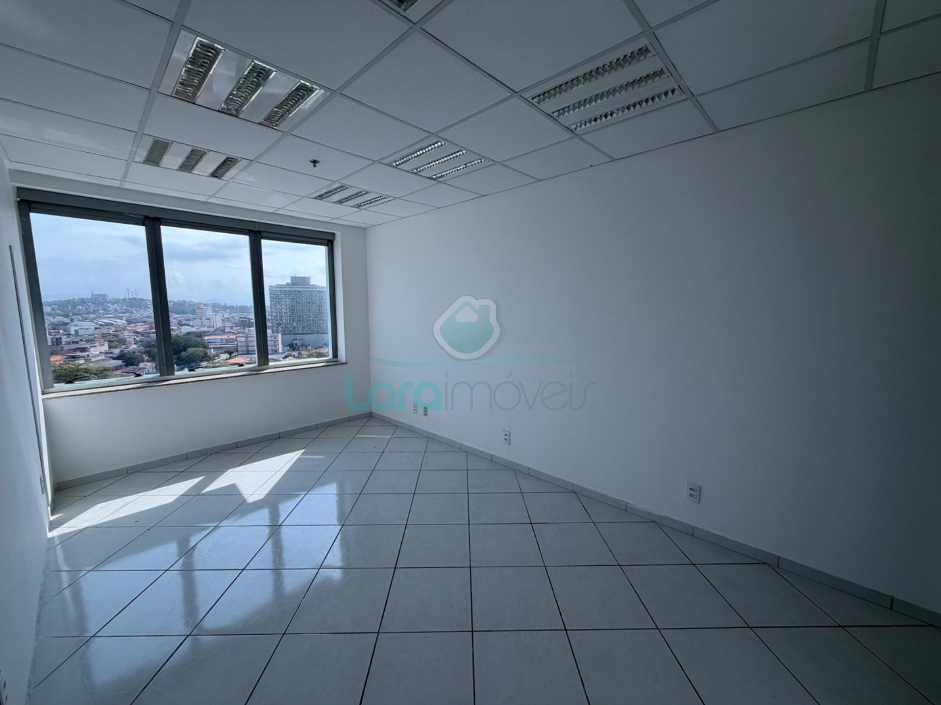 Comercial para alugar com 1 banheiro, 1 vaga e 27m² no Imbetiba, Macaé (RJ) — foto 9 de 15