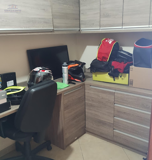 Edícula / Escritório ao Nível da Garagem