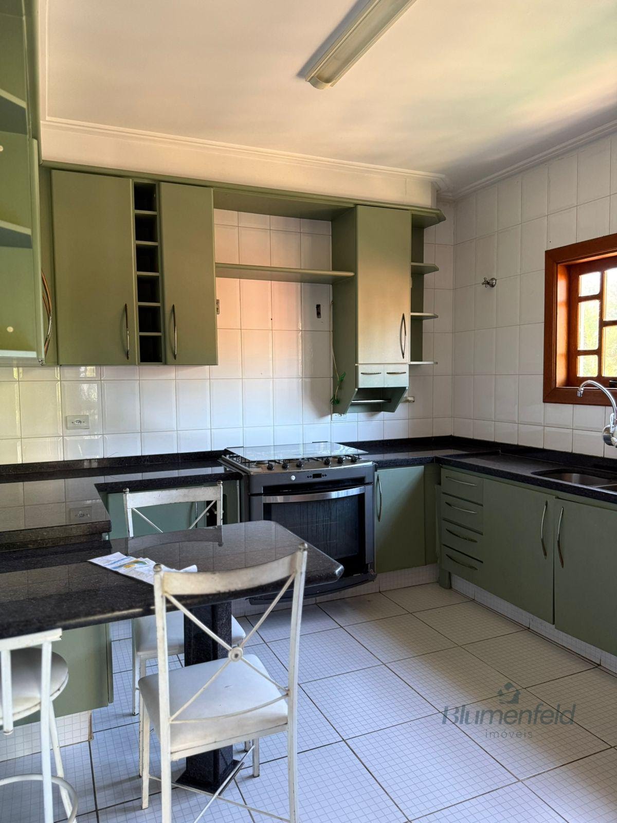 Casa para alugar com 4 quartos, 3 suítes, 2 vagas e 350m² no Arujá Country Club, Arujá (SP) — foto 4 de 30