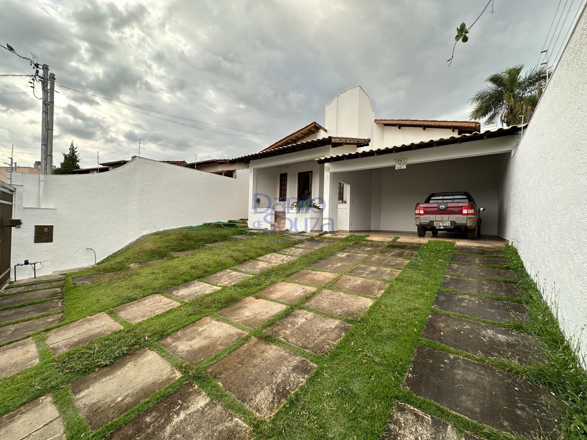 Casa à venda com 3 quartos, 1 suíte, 4 vagas e 744m² no Vila Santa Terezinha, Araxá (MG) — foto 2 de 22