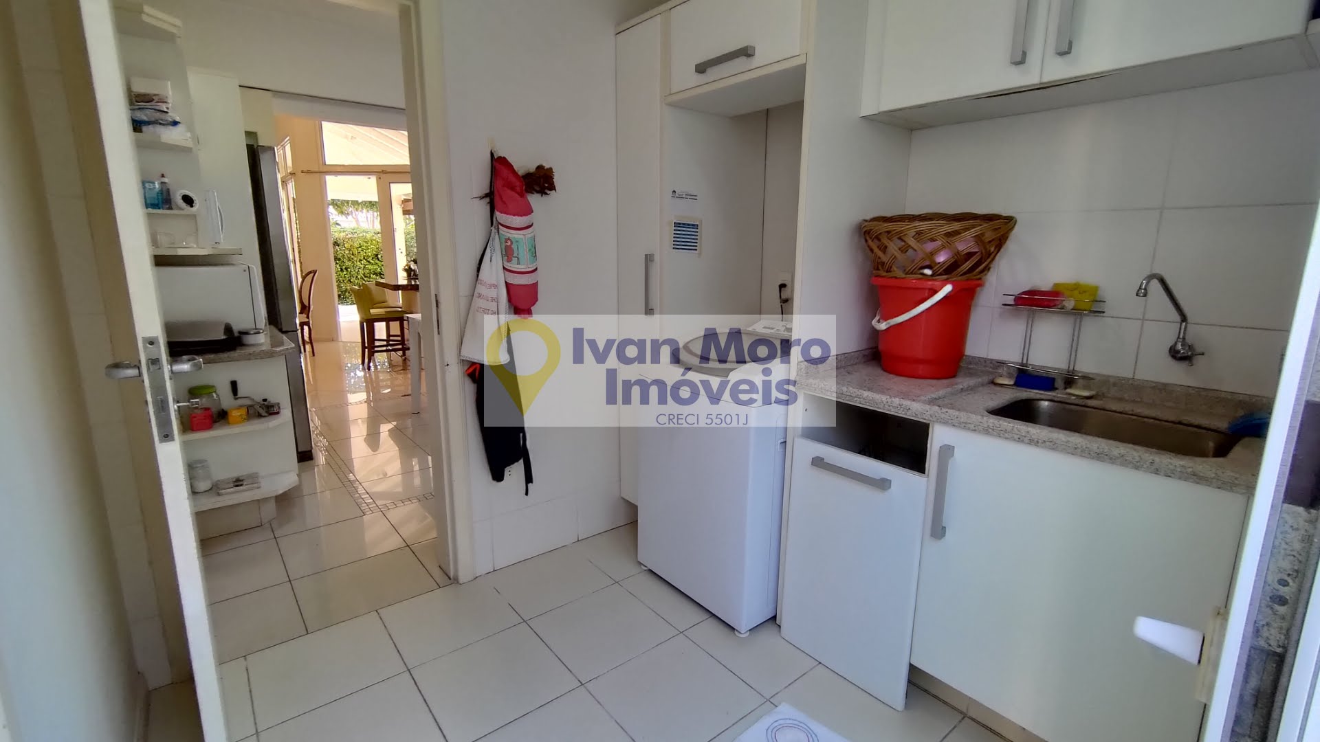 Casa à venda com 5 quartos, 5 suítes, 4 vagas e 276m² no Daniela, Florianópolis (SC) — foto 28 de 30