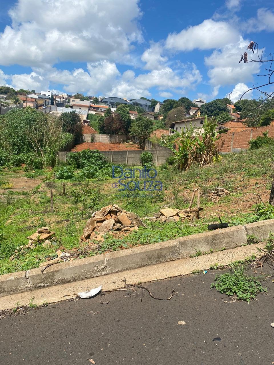 Terreno à venda com 465m² de terreno no Vila Silveria, Araxá — foto principal
