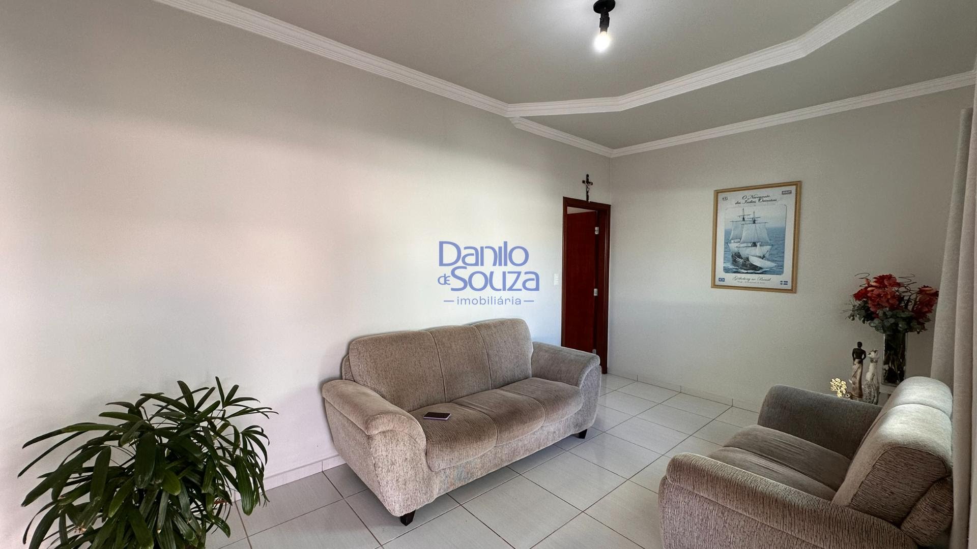 Casa à venda com 3 quartos, 1 suíte, 4 vagas e 174m² no Arasol, Araxá (MG) — foto 2 de 11