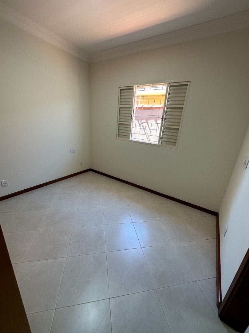 Casa à venda com 5 quartos, 3 suítes, 5 vagas e 324m² no Vila Tibério, Ribeirão Preto (SP) — foto 28 de 30