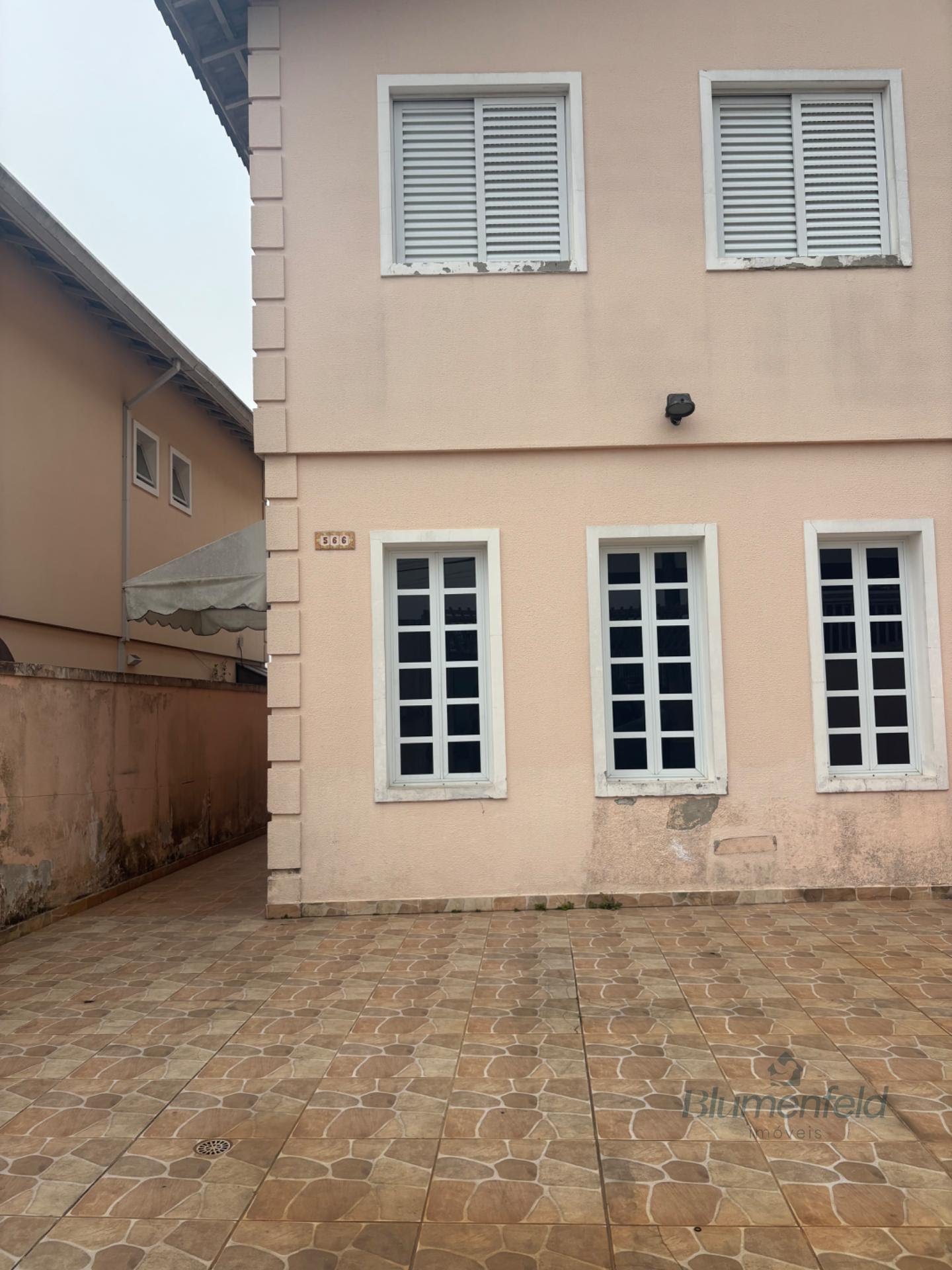 Casa à venda com 3 quartos, 2 banheiros, 2 vagas e 100m² no Jordanópolis, Arujá — foto principal