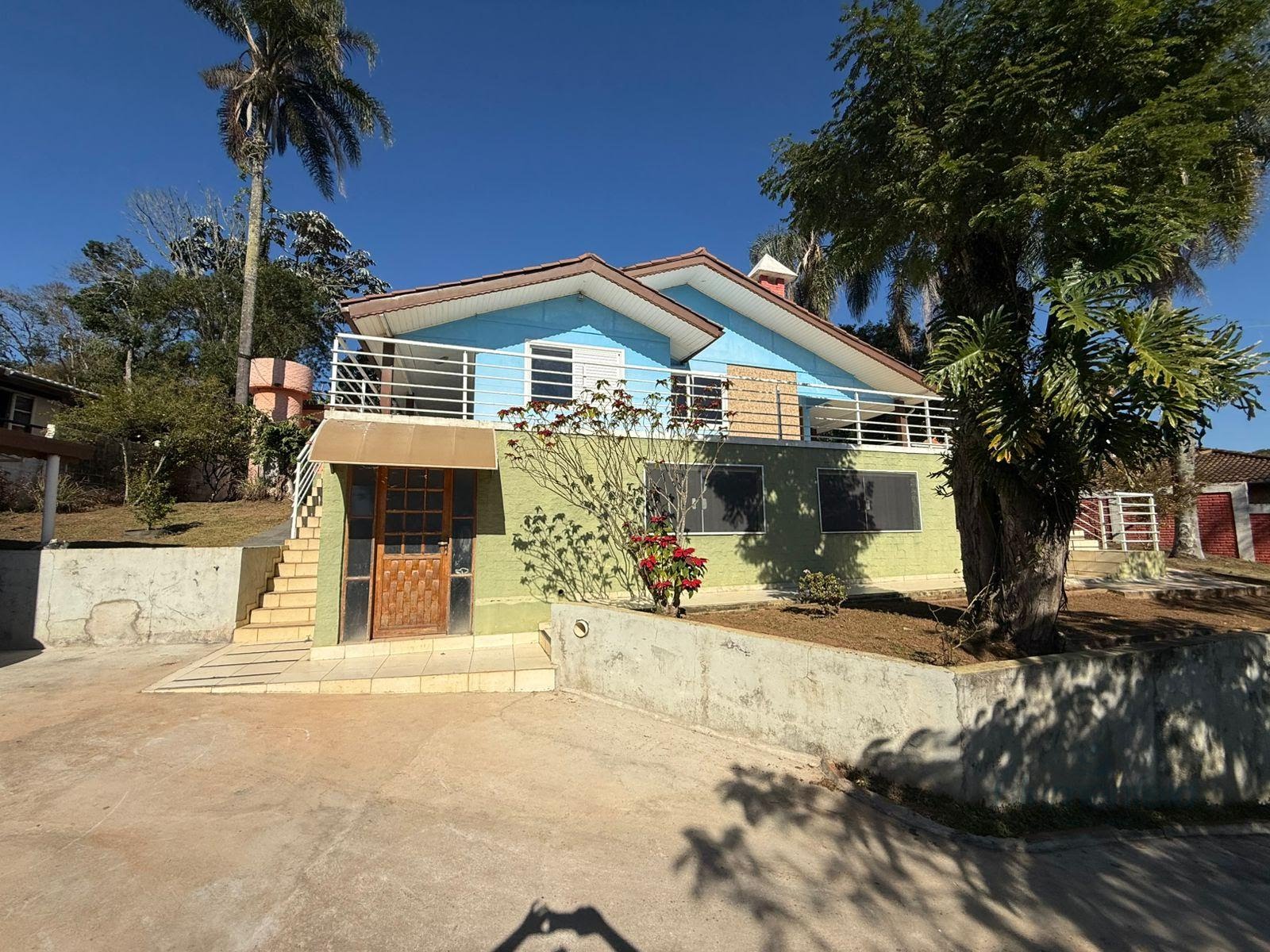 Casa à venda com 3 quartos, 2 banheiros, 3 vagas e 305m² no Arujá Country Club, Arujá — foto principal
