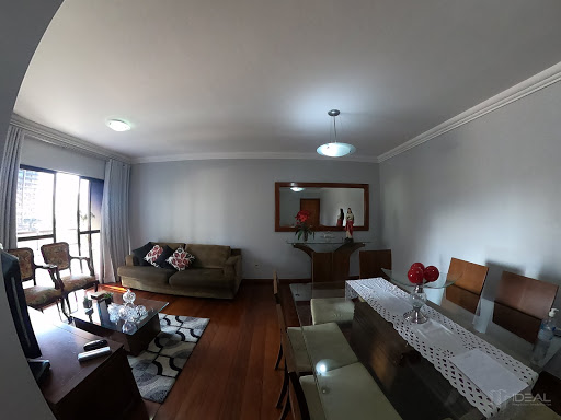 Apartamento com três quartos à venda no Centro de Campos dos Goytacazes, RJ. 