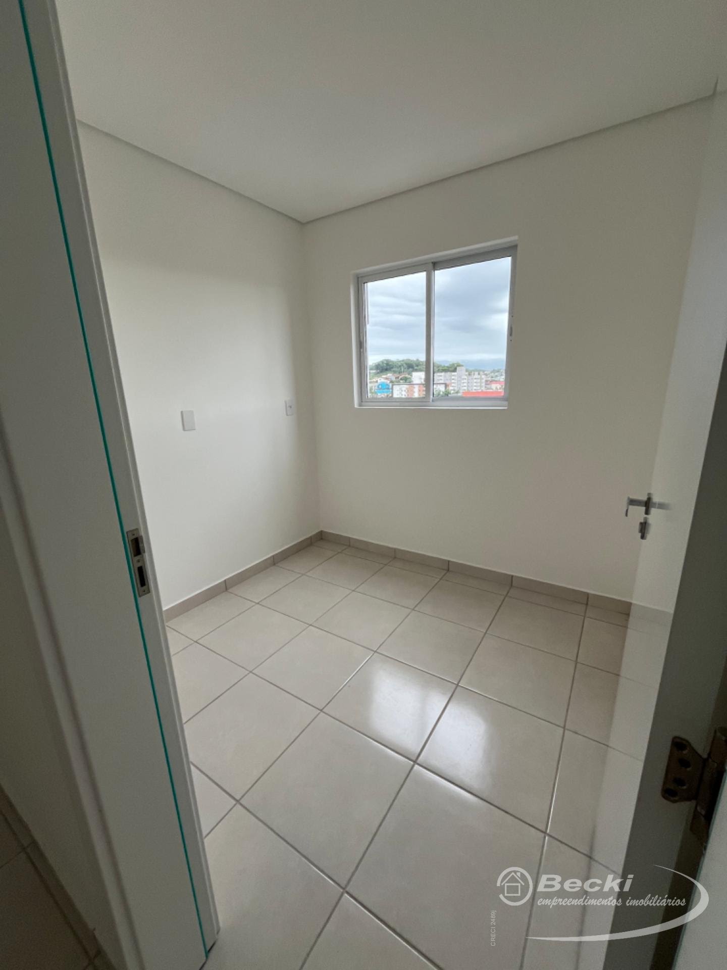 Apartamento à venda com 2 quartos, 1 banheiro, 1 vaga e 61m² no Costa e Silva, Joinville (SC) — foto 9 de 11