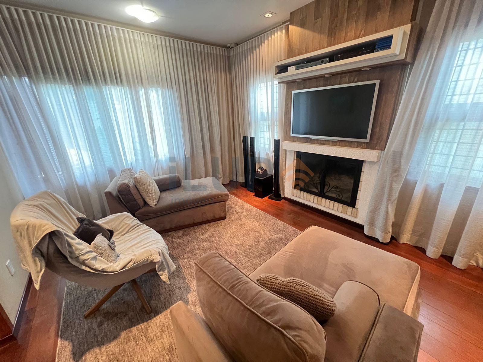 Sala de estar com lareira