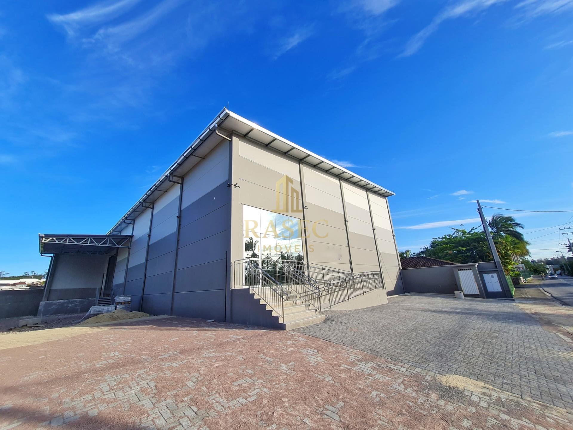 Comercial para alugar com 2 banheiros e 726m² no Limoeiro, Brusque — foto principal
