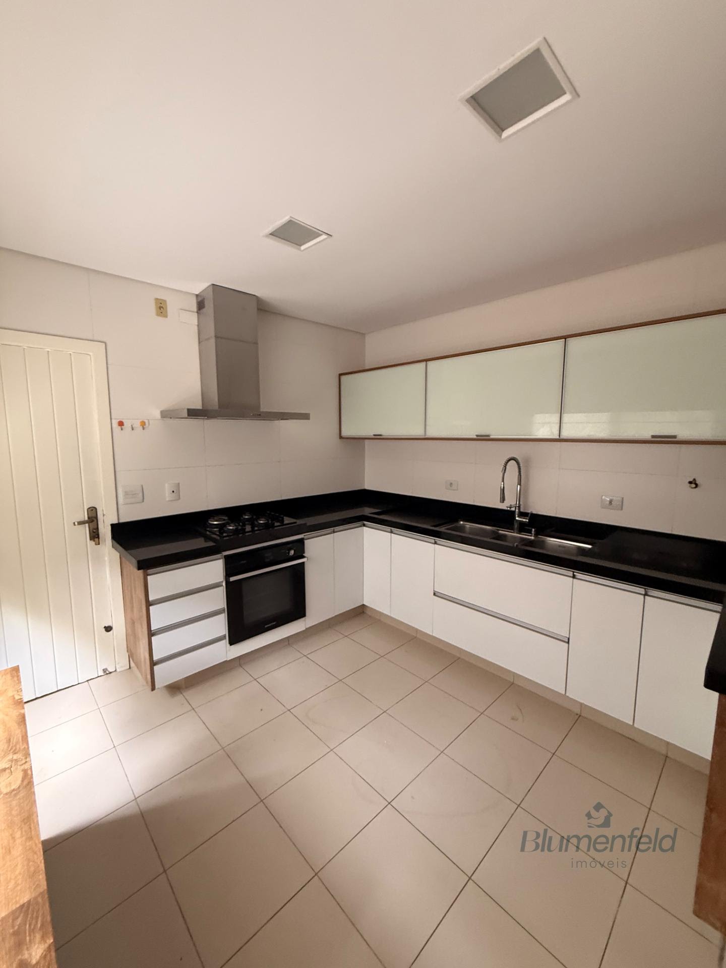 Casa à venda com 4 quartos, 4 suítes, 4 vagas e 300m² no Condomínio Arujazinho IV, Arujá (SP) — foto 16 de 30