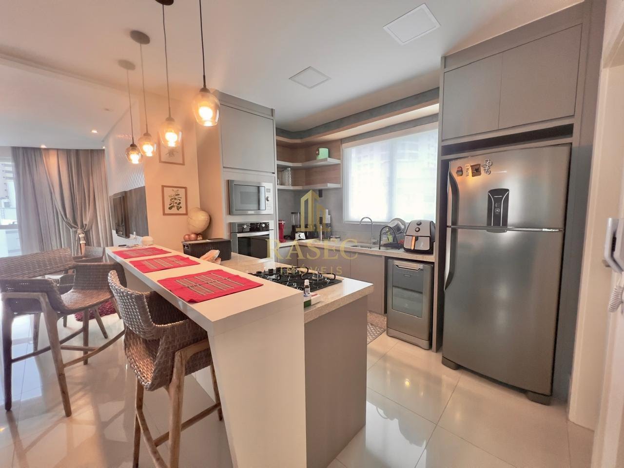 Apartamento à venda com 3 suítes, 2 vagas e 140m² no Centro, Balneário Camboriú (SC) — foto 2 de 14